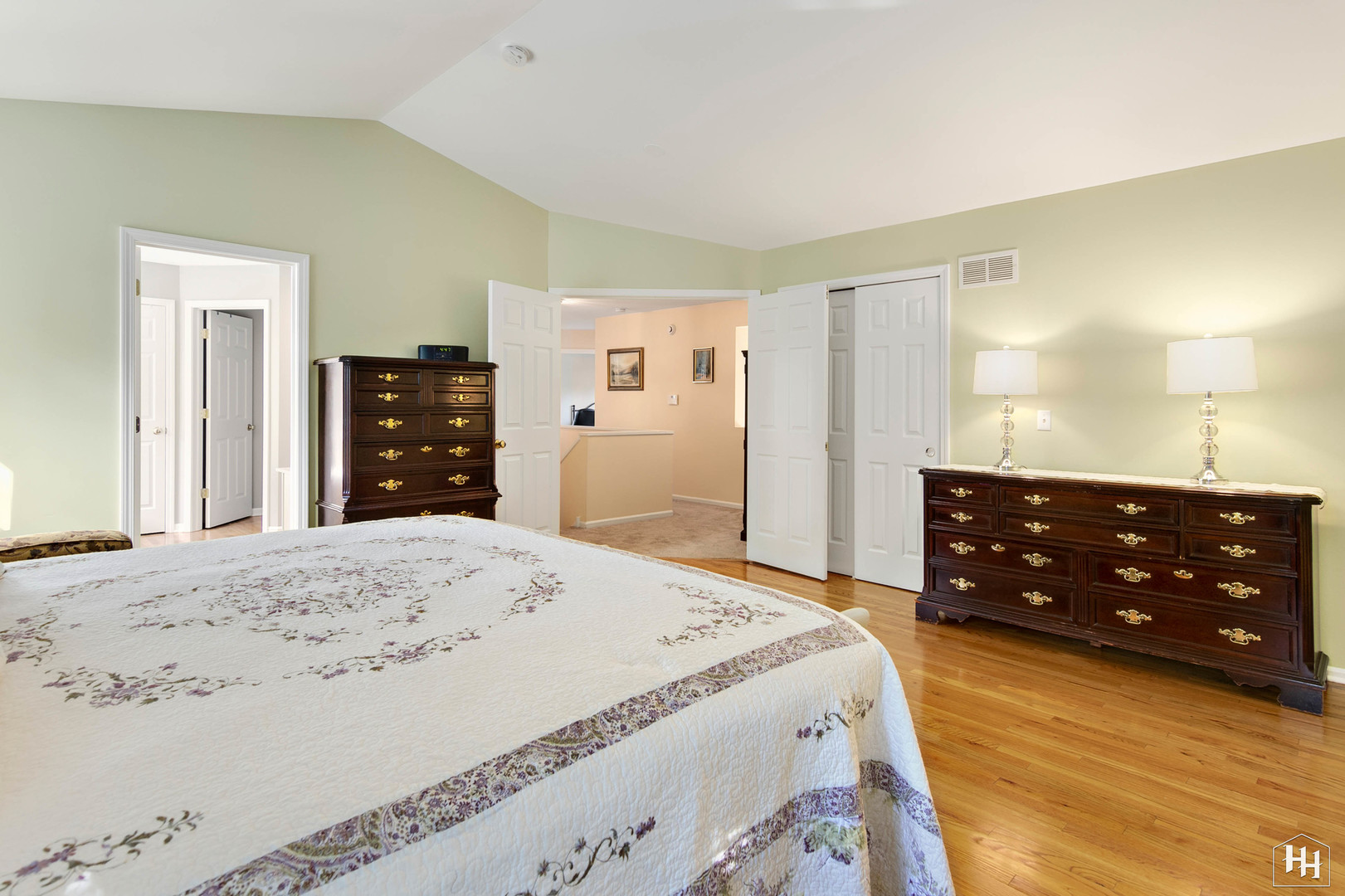 420 5th Street Wheeling, IL 60090 - Photo 19 of 34 a bedroom with a bed and a dresser
