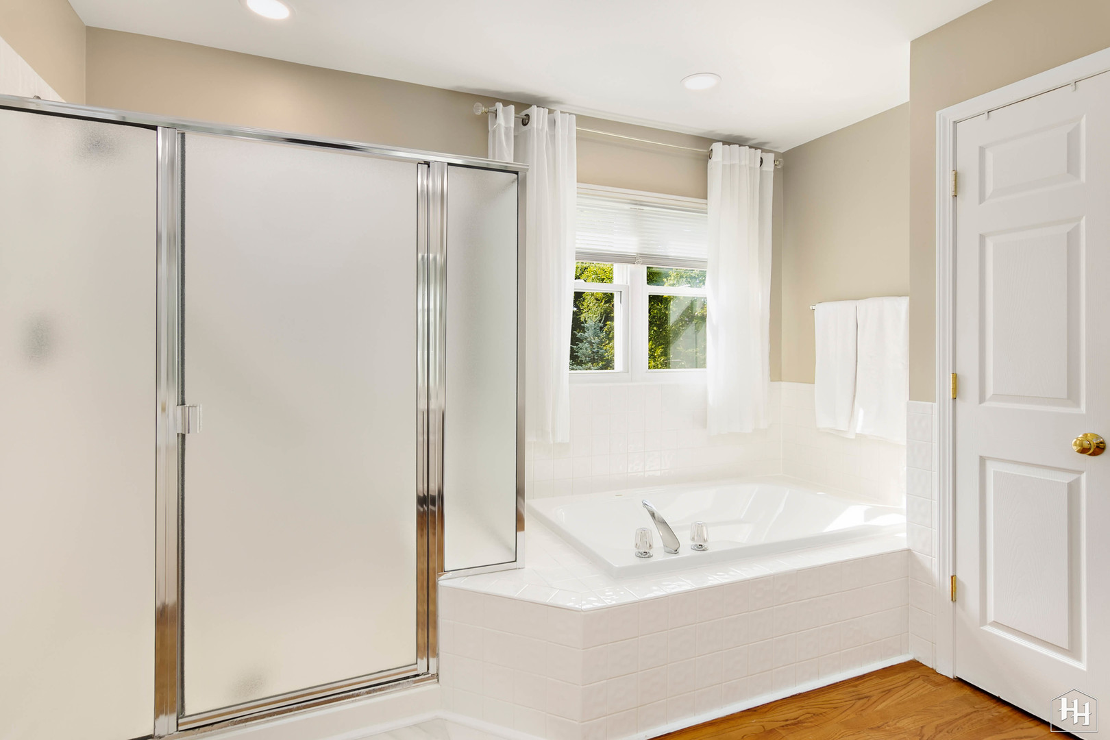 420 5th Street Wheeling, IL 60090 - Photo 21 of 34 a bathroom with a bathtub and a shower