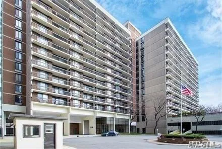 $668,888 | 152-18 Union Turnpike, Unit 9J | Kew Gardens Hills