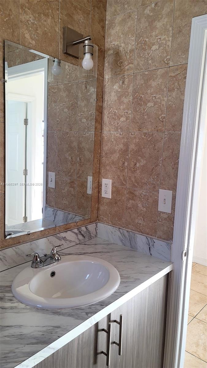 3252 Northwest 94th Street Miami, FL 33147 - Photo 14 of 16
