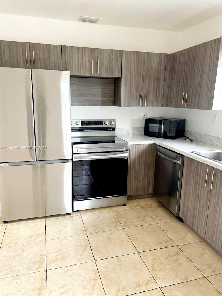 3252 Northwest 94th Street Miami, FL 33147 - Photo 4 of 16
