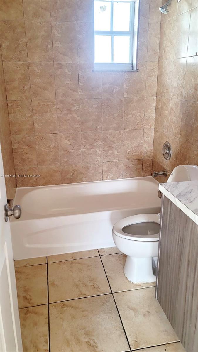 3252 Northwest 94th Street Miami, FL 33147 - Photo 9 of 16
