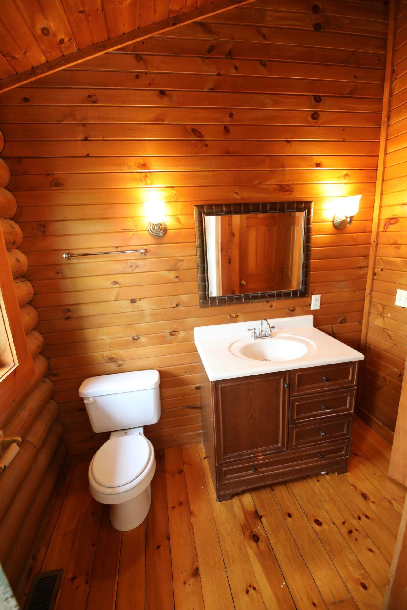538 Armstrong Road Delaware, OH 43015 - Photo 22 of 109 2nd floor bath