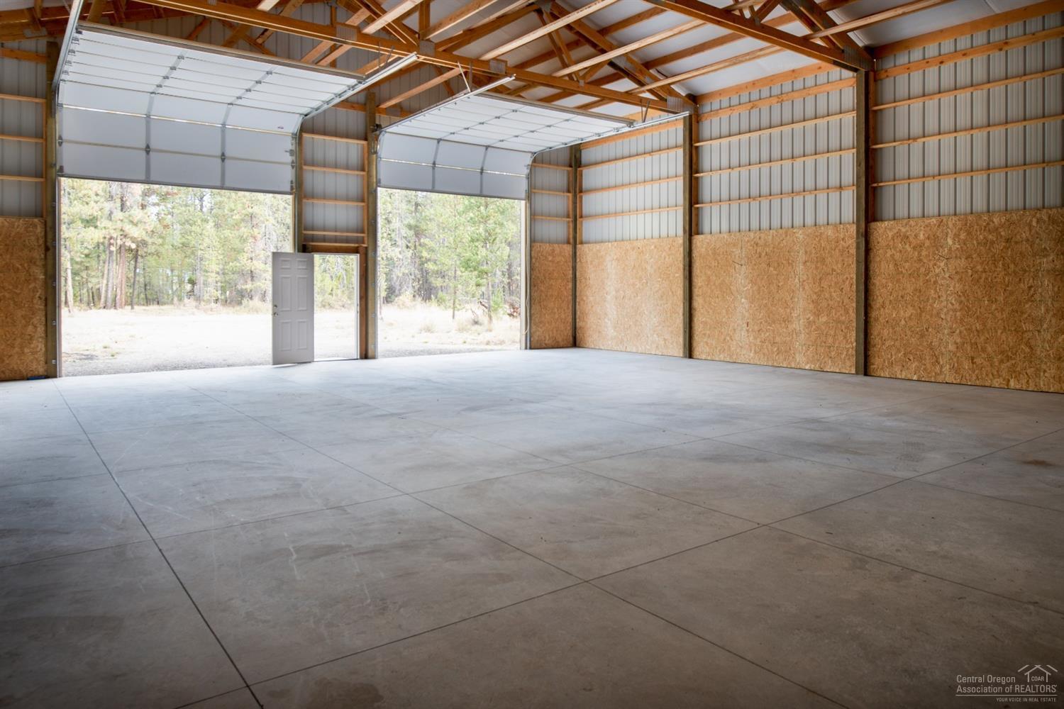 16941 Sacramento Road Bend, OR 97707 - Photo 4 of 10 Interior