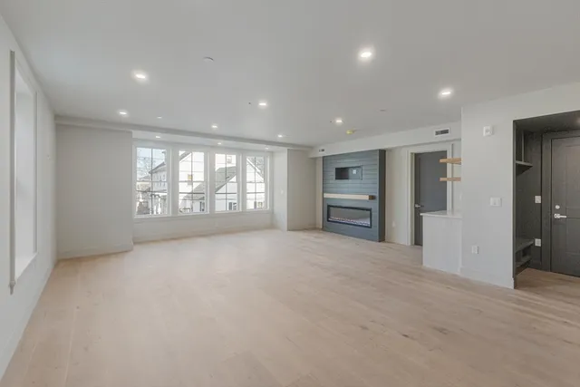 $1,050,000 | 59 Spear Street, Unit 201, Quincy, MA 02169