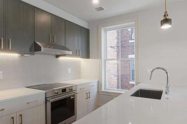 $1,050,000 | 59 Spear Street, Unit 201, Quincy, MA 02169