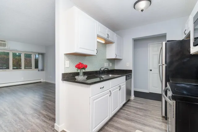 $145,000 | 4351 Parklawn Avenue, Unit 7E, Edina, MN 55435