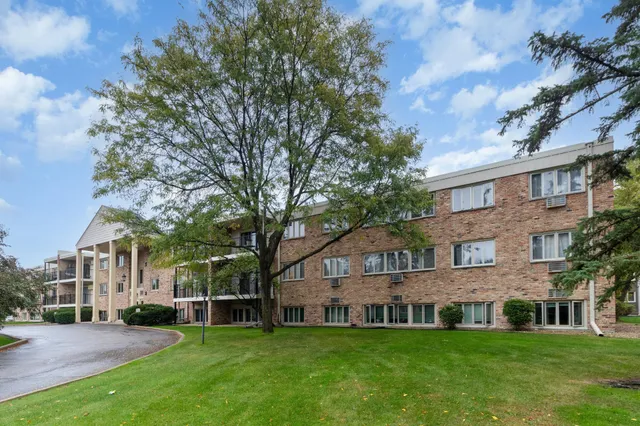 $145,000 | 4351 Parklawn Avenue, Unit 7E, Edina, MN 55435