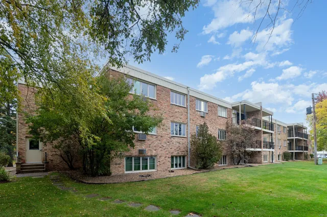 $145,000 | 4351 Parklawn Avenue, Unit 7E, Edina, MN 55435