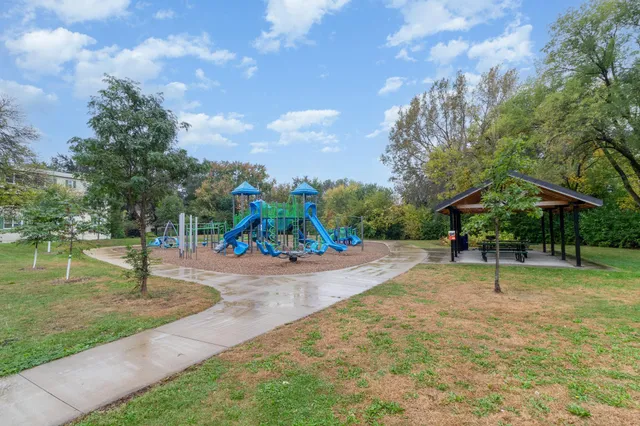 $145,000 | 4351 Parklawn Avenue, Unit 7E, Edina, MN 55435