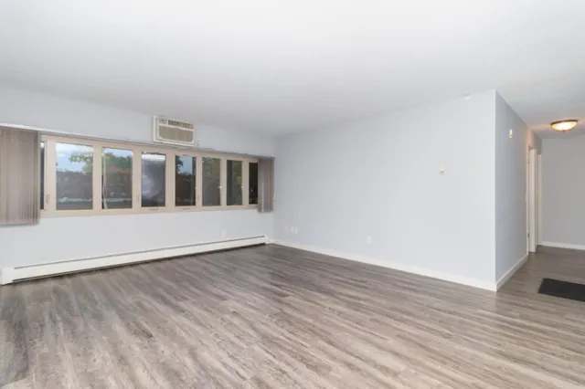 $145,000 | 4351 Parklawn Avenue, Unit 7E, Edina, MN 55435