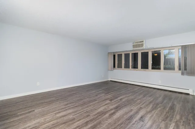 $145,000 | 4351 Parklawn Avenue, Unit 7E, Edina, MN 55435