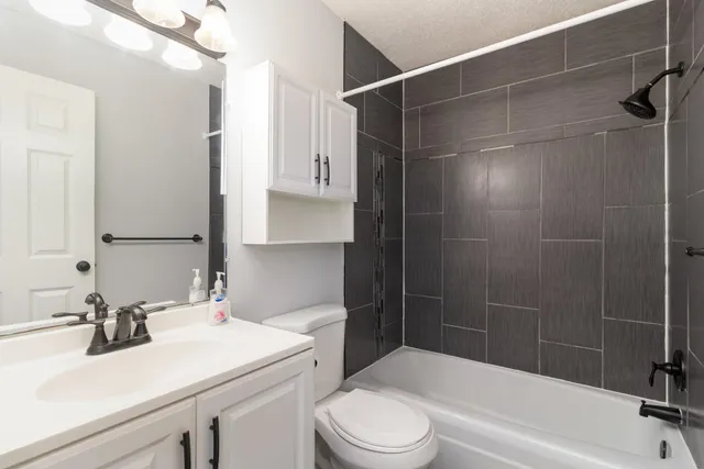 $145,000 | 4351 Parklawn Avenue, Unit 7E, Edina, MN 55435