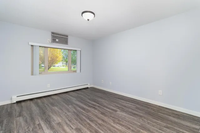 $145,000 | 4351 Parklawn Avenue, Unit 7E, Edina, MN 55435