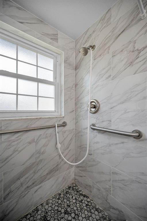 817 Riverside Drive Tarpon Springs, FL 34689 - Photo 18 of 32