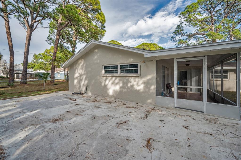 817 Riverside Drive Tarpon Springs, FL 34689 - Photo 28 of 32