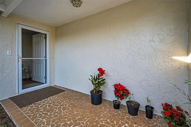 $435,000 | 817 Riverside Drive, Tarpon Springs, FL 34689