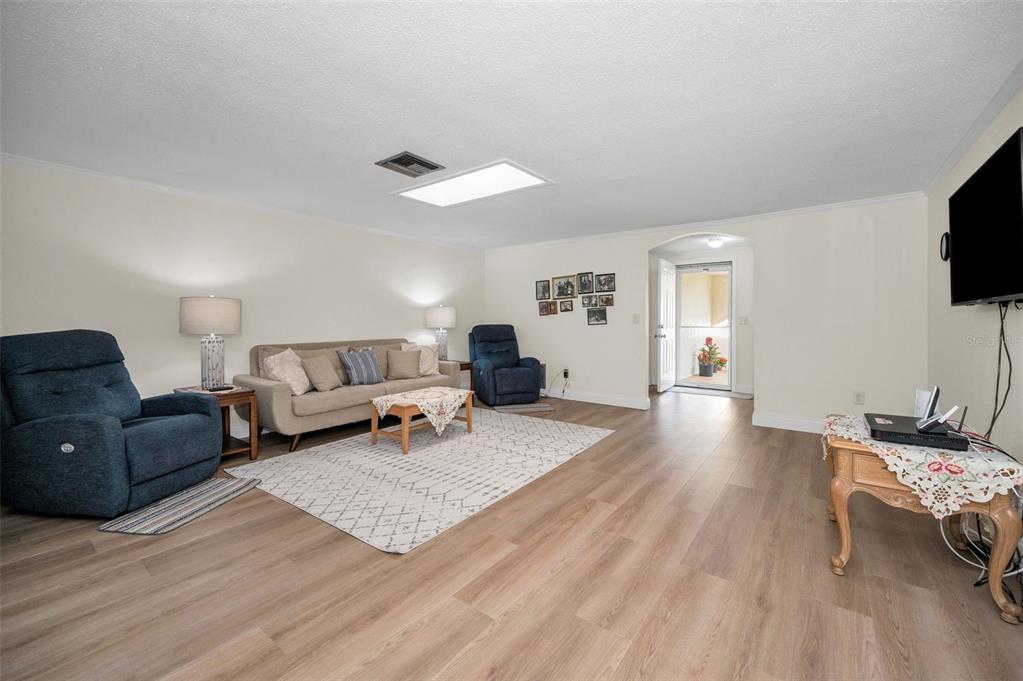 817 Riverside Drive Tarpon Springs, FL 34689 - Photo 7 of 32