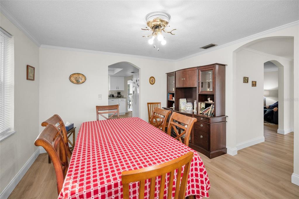 817 Riverside Drive Tarpon Springs, FL 34689 - Photo 9 of 32