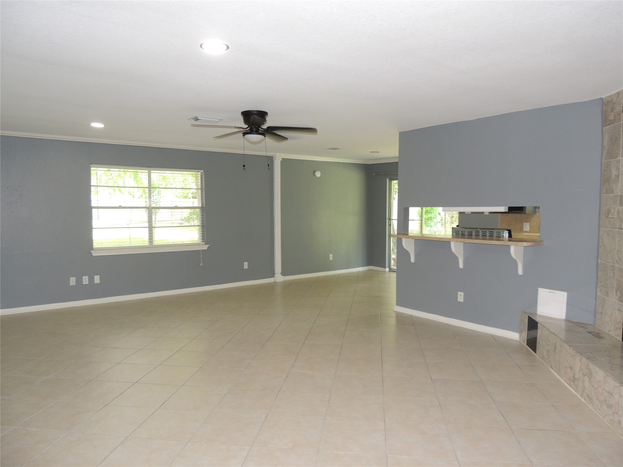 12507 New Rochelle Court Houston, TX 77089 - Photo 7 of 20 FAMILY ROOM