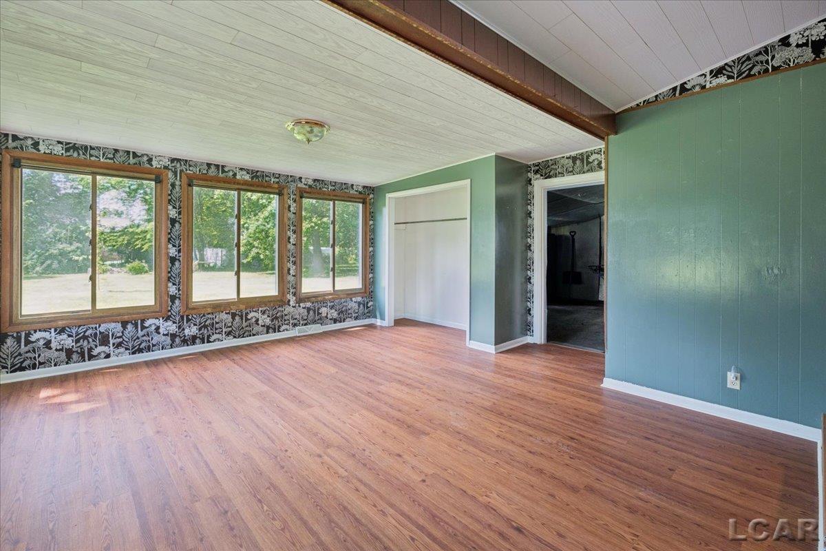1237 Vine Street Adrian, MI 49221 - Photo 5 of 24 50213282-0e49e2c8-a83b-4921-b103-8150b0b79c02.JPG