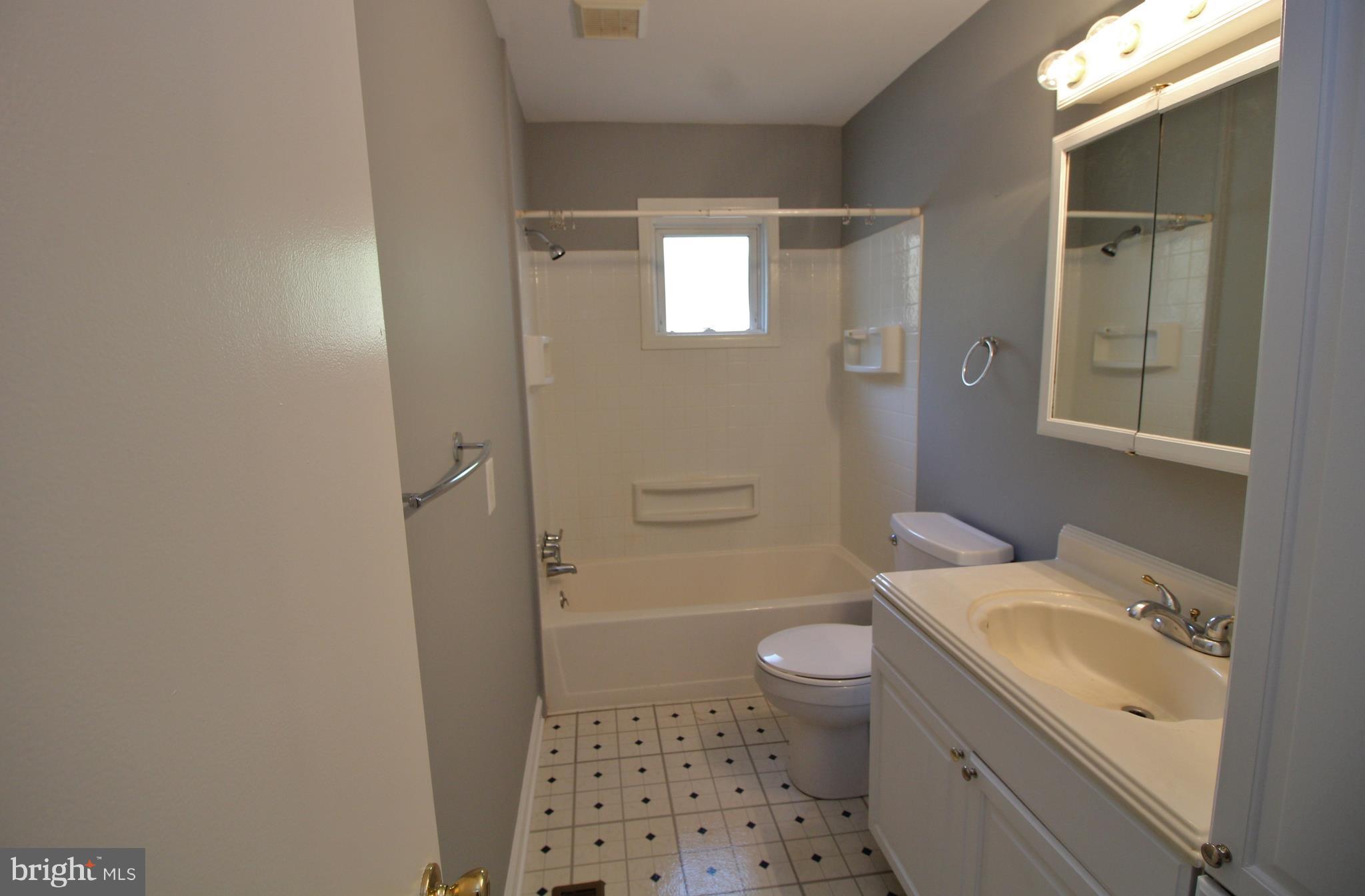19320 Wasche Road Dickerson, MD 20842 - Photo 5 of 16 Community bathroom, bath tub and lots of storage