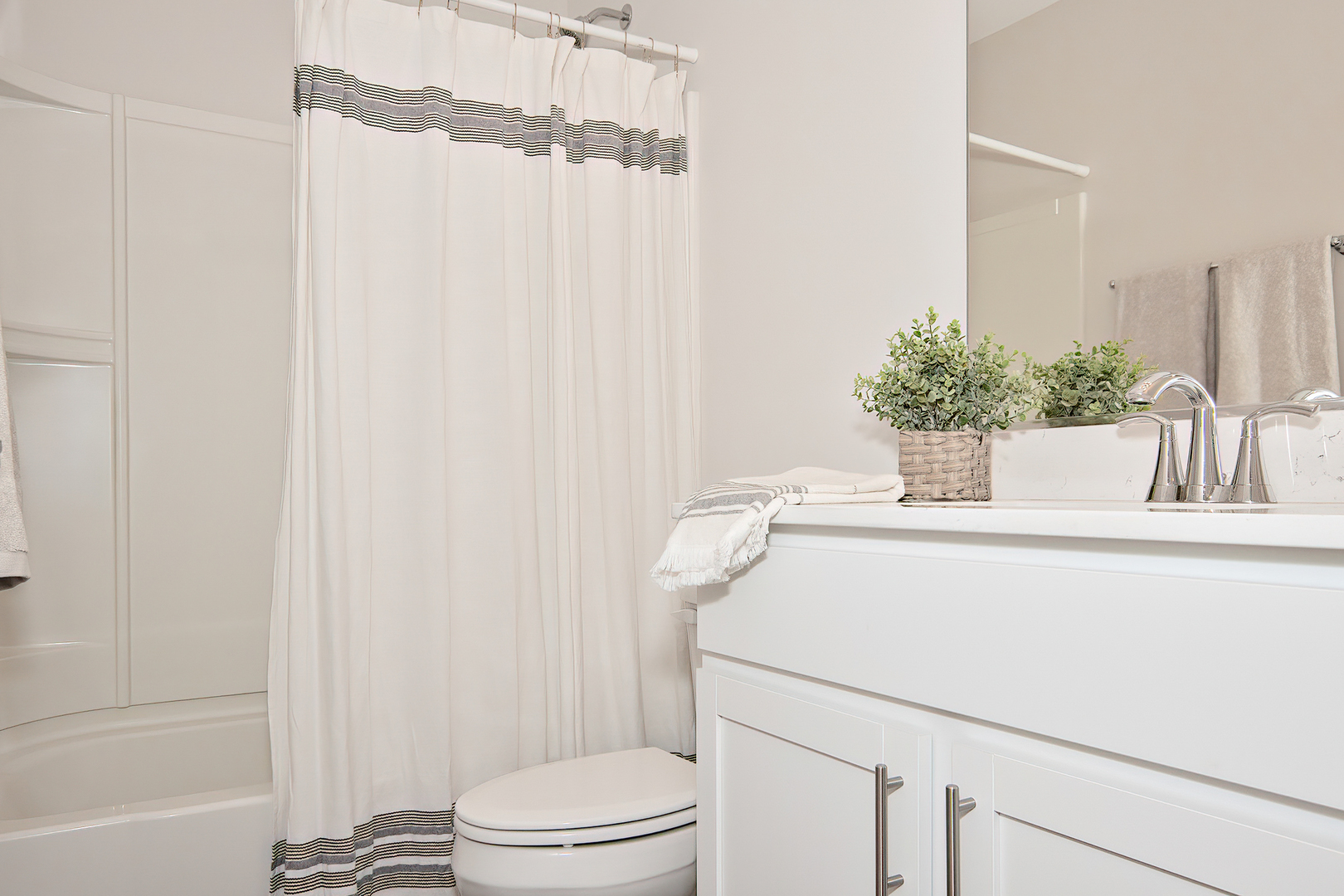 895 Brielle Boulevard Gilberts, IL 60136 - Photo 16 of 24 a bathroom with a sink toilet and shower