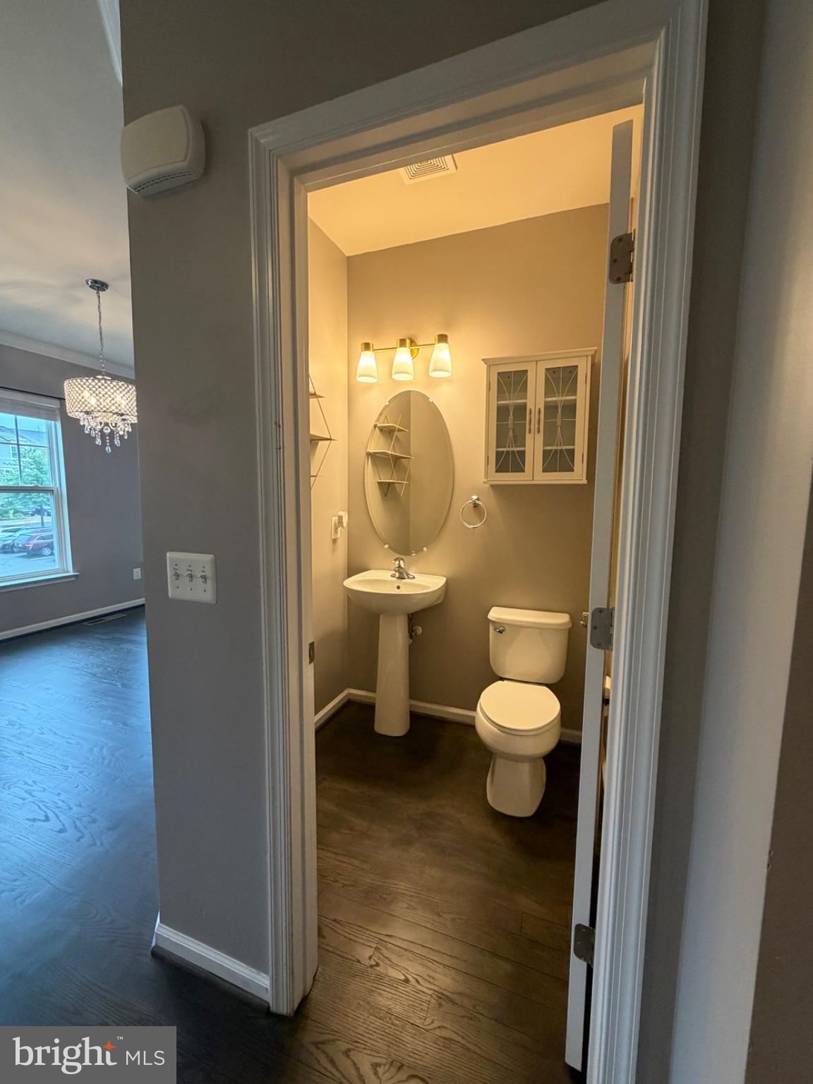 25333 Wakestone Terrace Chantilly, VA 20152 - Photo 17 of 109 Charming half-bath with modern touches.