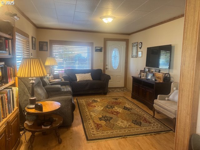 1911 15th Street Baker City, OR 97814 - Photo 6 of 33 a living room with furniture and a window