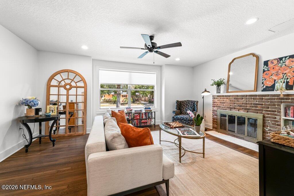 726 Old Hickory Road Jacksonville, FL 32207 - Photo 7 of 44 726 Old Hickory Rd (24).jpg-SMALL