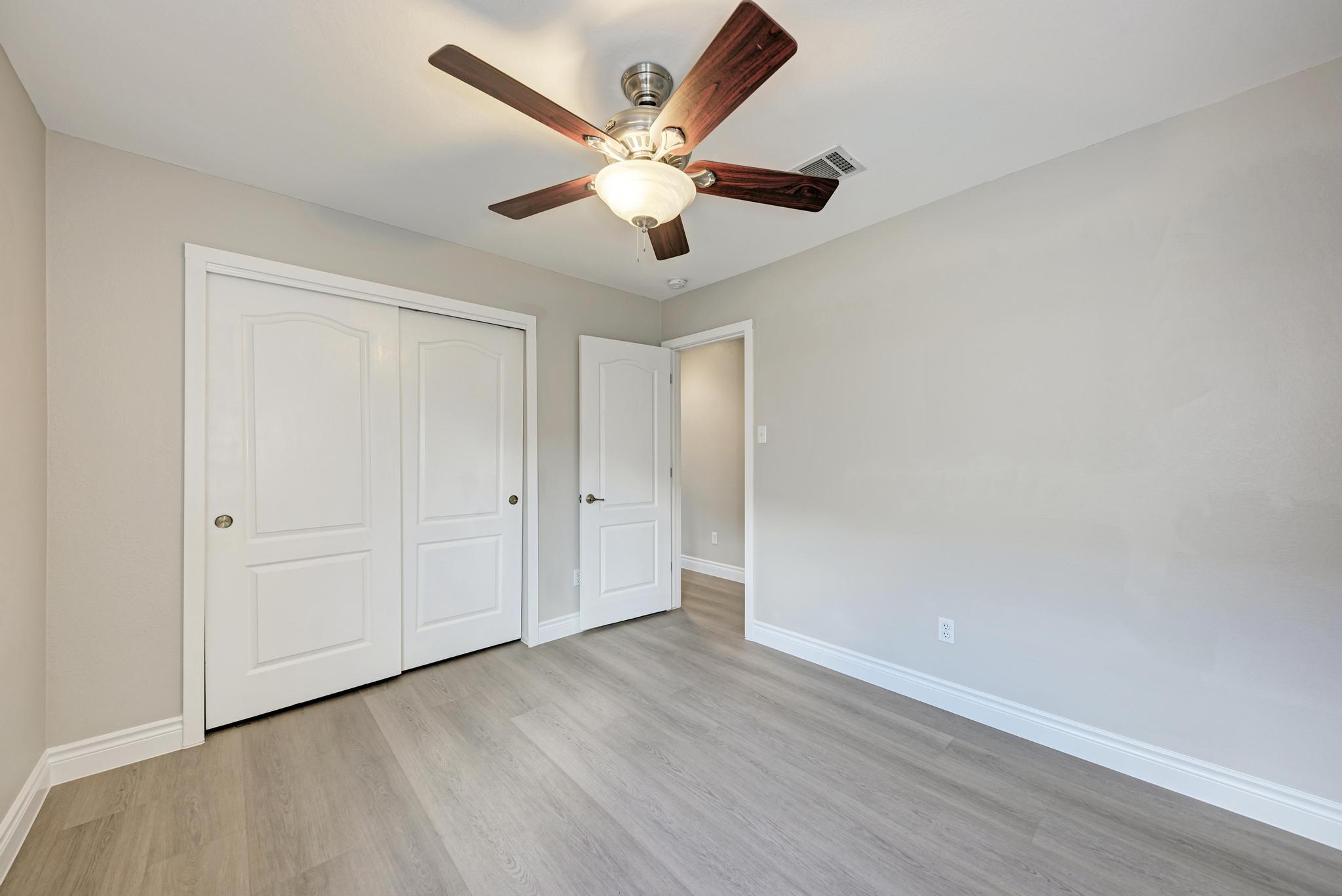 4408 Tello Path Austin, TX 78749 - Photo 29 of 38 Unfurnished bedroom featuring light wood-type flooring, a closet, and a ceiling fan