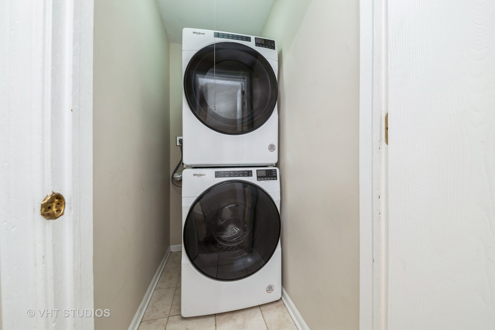 1081 Rodenburg Road, Unit 308 Roselle, IL 60172 - Photo 8 of 11 Gallery Image 8