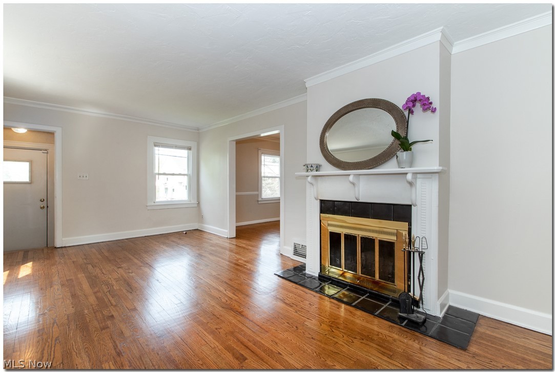 1399 Dill Road Cleveland, OH 44121 - Photo 4 of 35