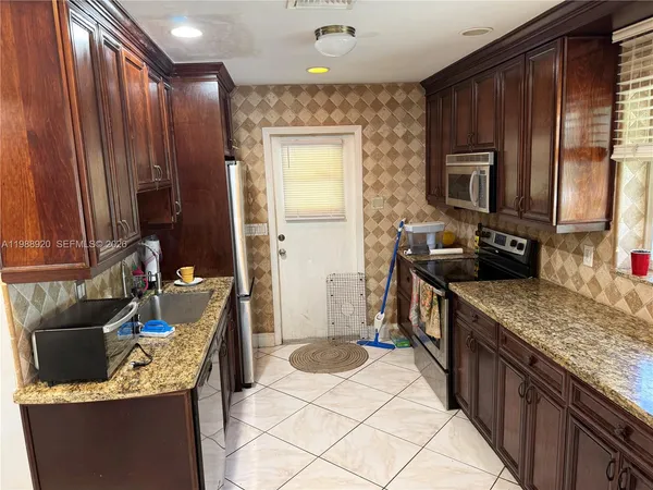 $2,900 | 1211 Northeast 27th Avenue, Pompano Beach, FL 33062