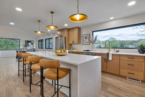 $1,700,000 | 6905 Dakota Trail, Edina, MN 55439