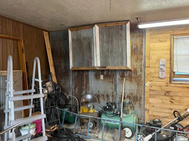 $138,000 | 238 East Prairie Street, Roodhouse, IL 62082