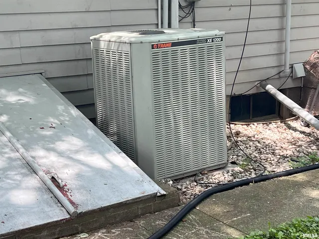 $138,000 | 238 East Prairie Street, Roodhouse, IL 62082