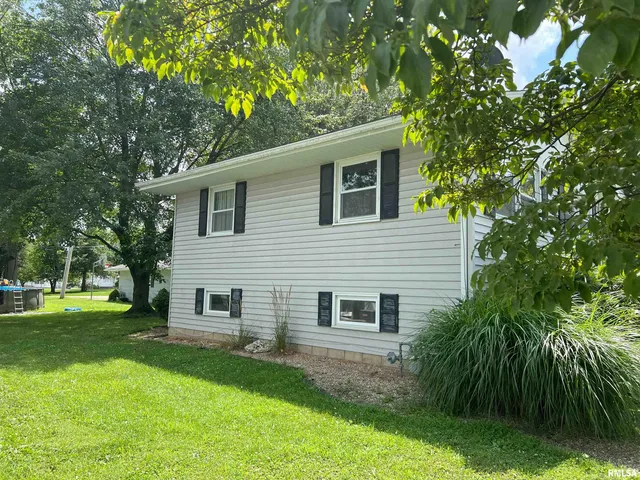 $138,000 | 238 East Prairie Street, Roodhouse, IL 62082