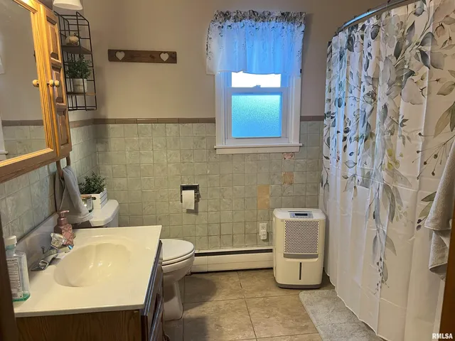 $138,000 | 238 East Prairie Street, Roodhouse, IL 62082