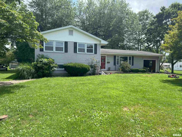 $138,000 | 238 East Prairie Street, Roodhouse, IL 62082