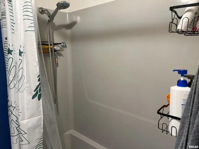 $138,000 | 238 East Prairie Street, Roodhouse, IL 62082