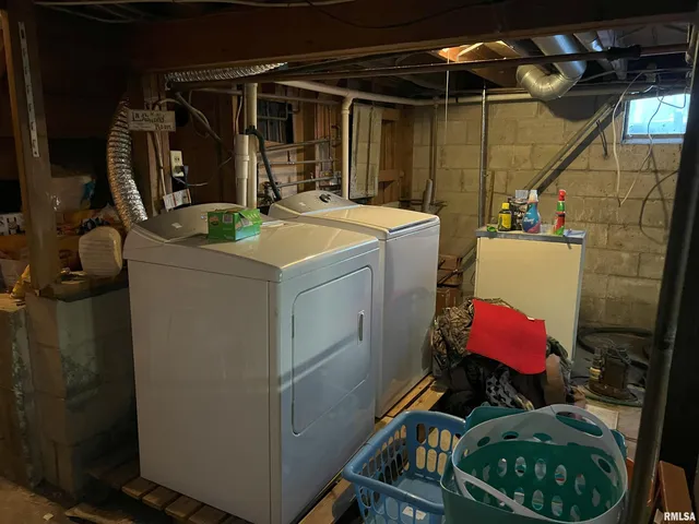 $138,000 | 238 East Prairie Street, Roodhouse, IL 62082