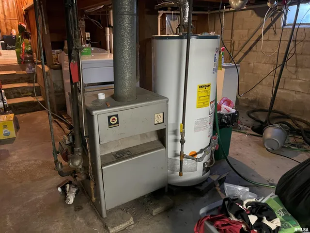 $138,000 | 238 East Prairie Street, Roodhouse, IL 62082