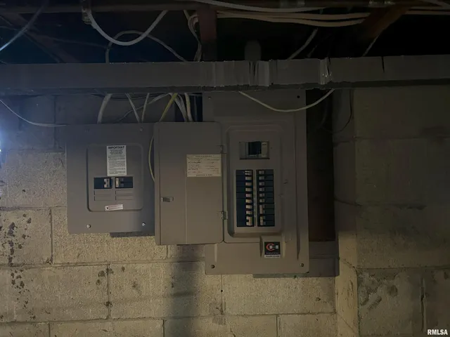 $138,000 | 238 East Prairie Street, Roodhouse, IL 62082