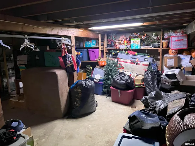 $138,000 | 238 East Prairie Street, Roodhouse, IL 62082