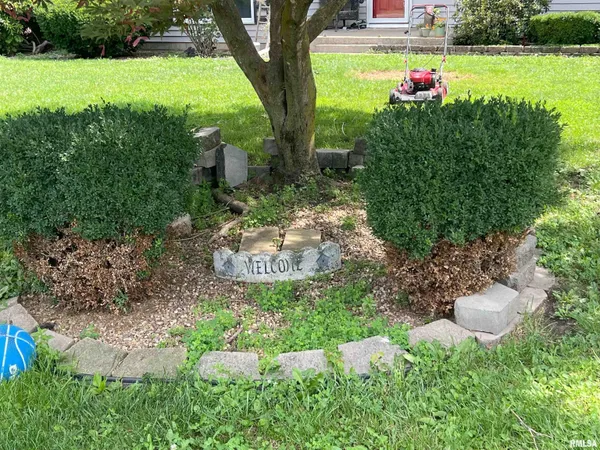 $138,000 | 238 East Prairie Street, Roodhouse, IL 62082