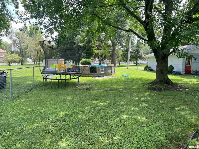 $138,000 | 238 East Prairie Street, Roodhouse, IL 62082