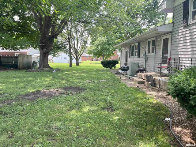 $138,000 | 238 East Prairie Street, Roodhouse, IL 62082