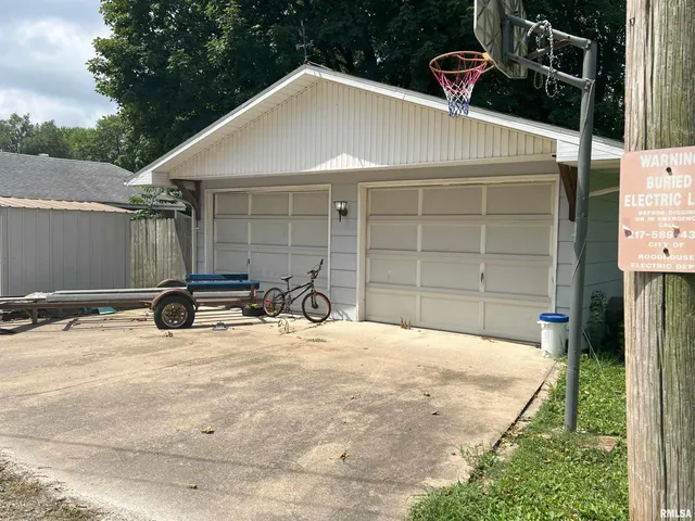 $138,000 | 238 East Prairie Street, Roodhouse, IL 62082