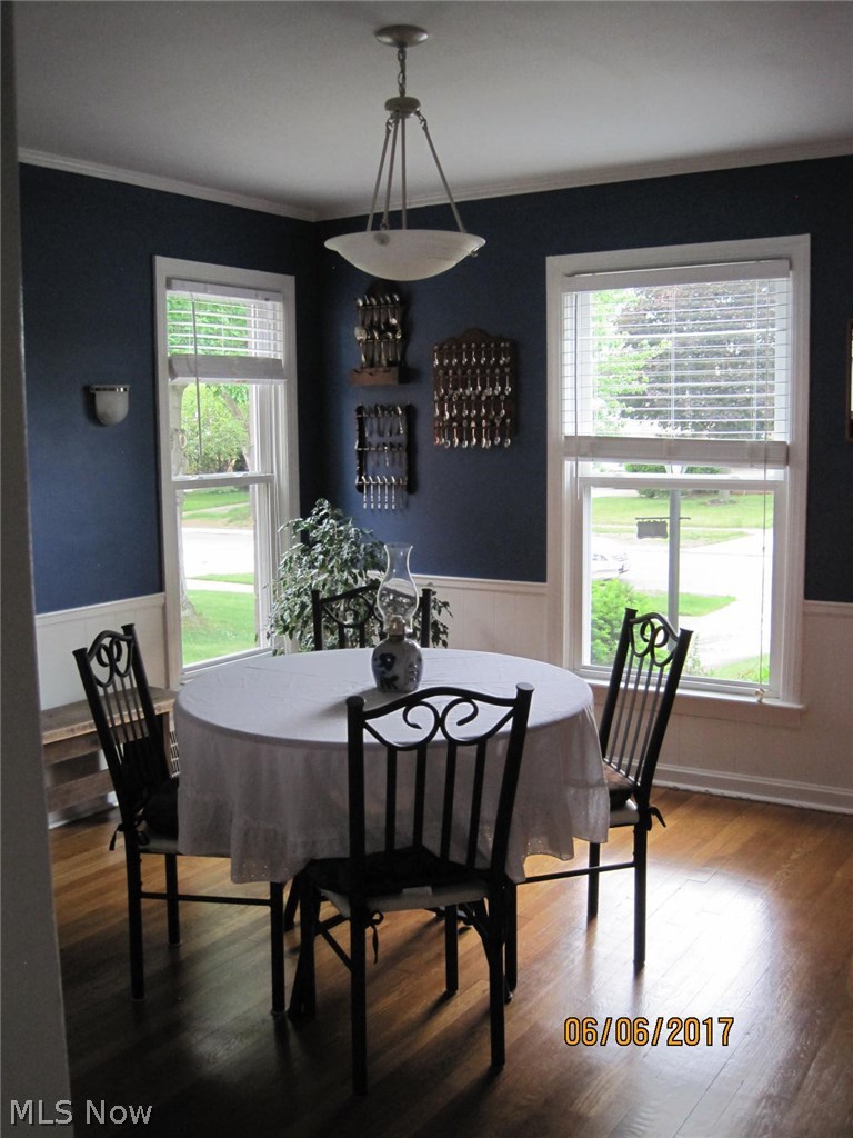 4458 Silsby Road University Heights, OH 44118 - Photo 3 of 19 Very bright dining room